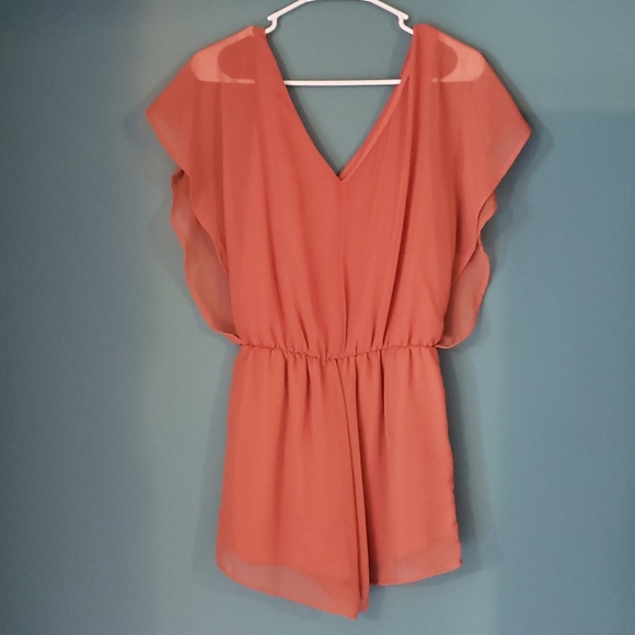 Beautiful and flowy romper - Picture 4 of 7